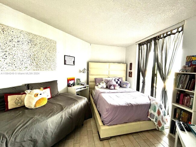Building Photo - 3610 Yacht Club Dr