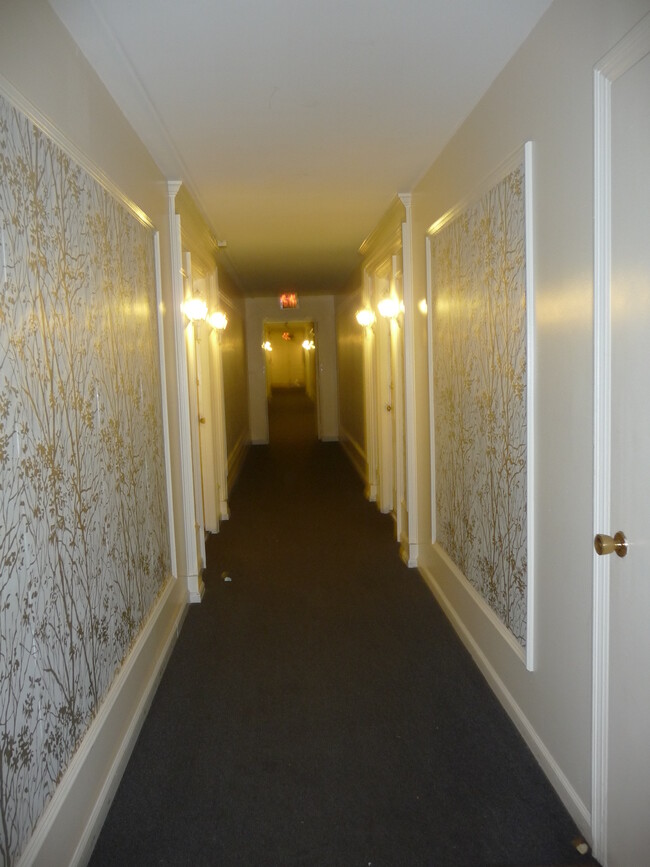 Building Photo - 5000 Carriageway Dr