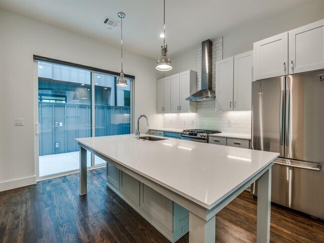 Foto del edificio - 4426 Cabell Dr