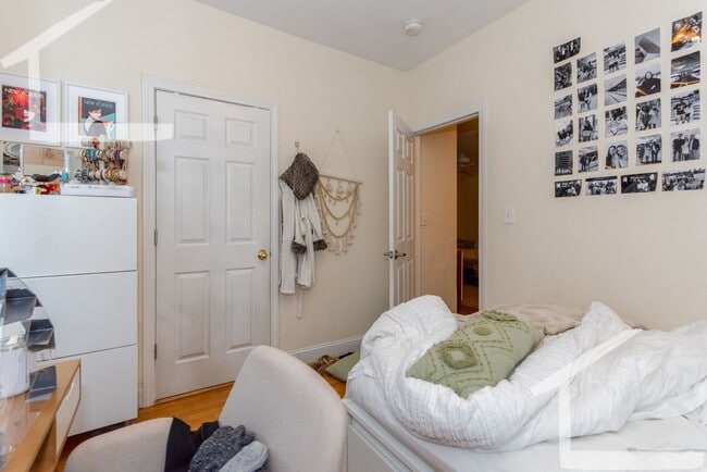 Building Photo - Great student apartment in Brookline