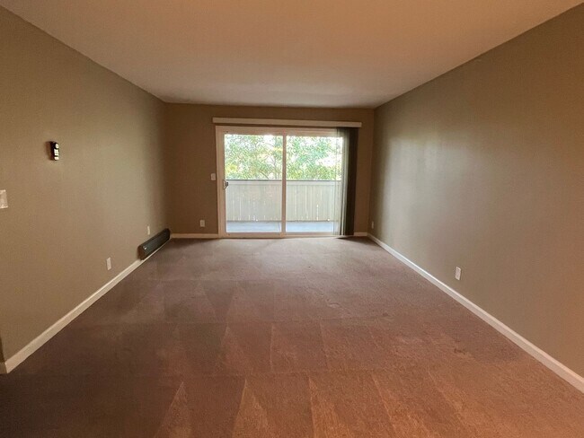 Foto del edificio - Spacious 2 Bed 1 Bath! Warm Springs District!