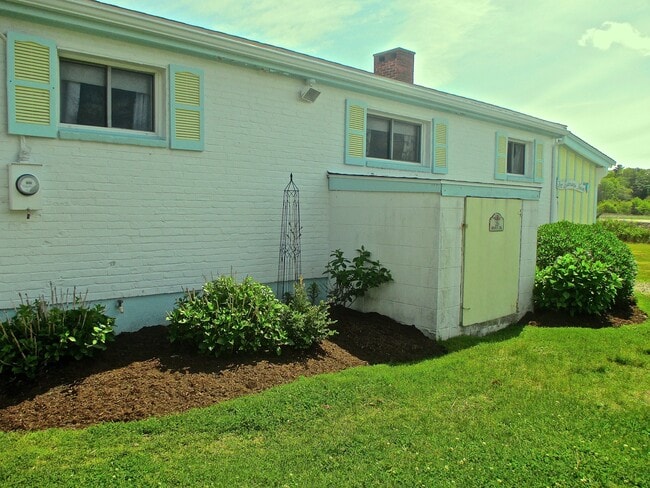 Building Photo - 26 Shore Dr