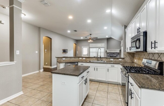 Building Photo - 204 Parakeet Dr