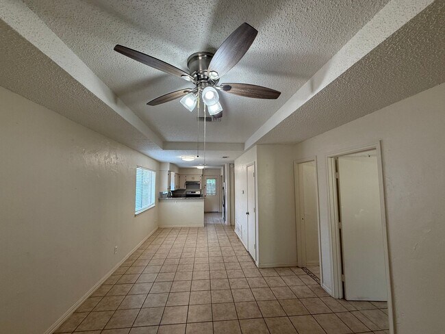 Foto del edificio - 2 bedroom 1 bathroom Duplex in 76015