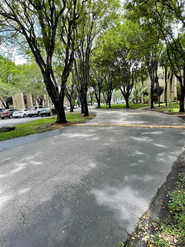 Foto del edificio - 14221 N Kendall Dr