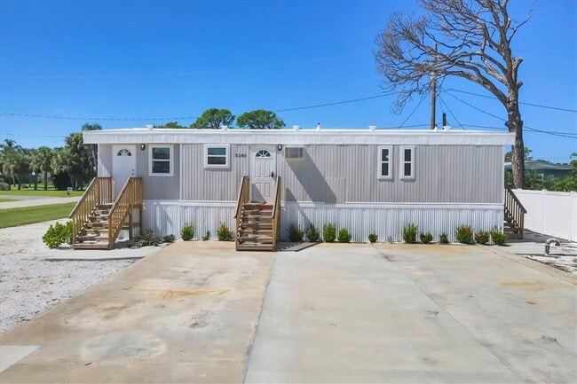 Building Photo - 3280 Holly Ave