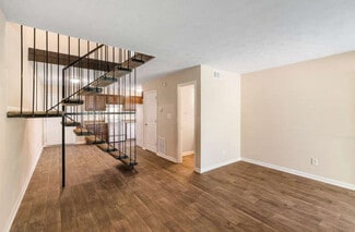 Building Photo - Village Townhomes of Oxford