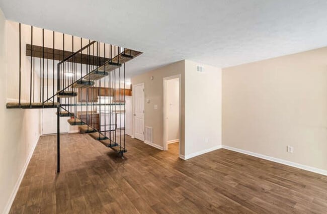 Building Photo - Village Townhomes of Oxford