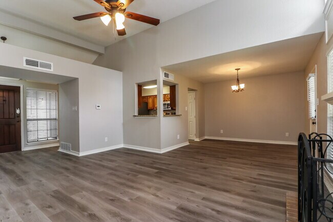 Foto del edificio - 2321 Clareton Dr