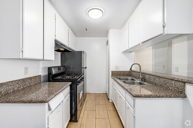 3 habitaciones, 2 baños - 900 pies cuadrados - Cocina - The Montville