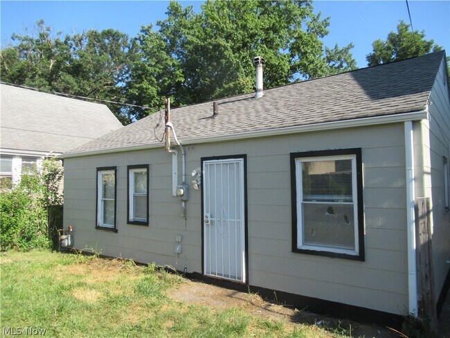 Building Photo - 3843 Brookside Blvd