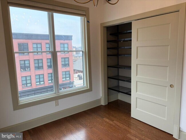 Foto del edificio - 1301 H St NE