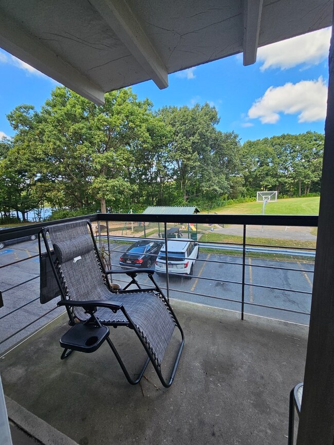 Foto del edificio - 46 Cochituate Rd