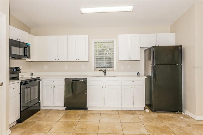 Foto del edificio - 824 Pinewood St