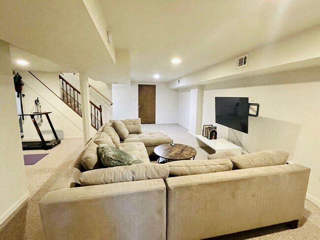 Foto del edificio - Stunning 4Bed 2bath House in Point Breeze!...