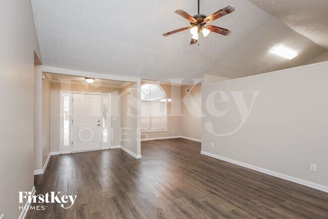 Foto del edificio - 727 Melrose Trce NE