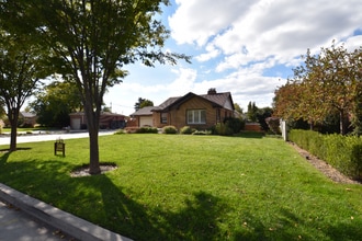 Building Photo - 5388 Kenwood Dr