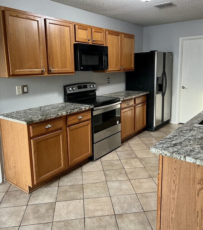 Foto del edificio - 4 br, 2.5 bath House - 2525 Barksdale Drive