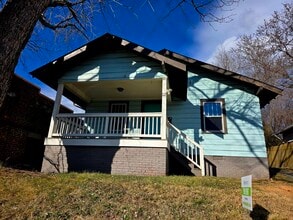 Building Photo - 12 E Chestnut St