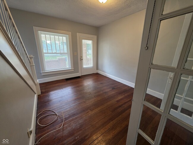 Building Photo - 115 S Heflin St