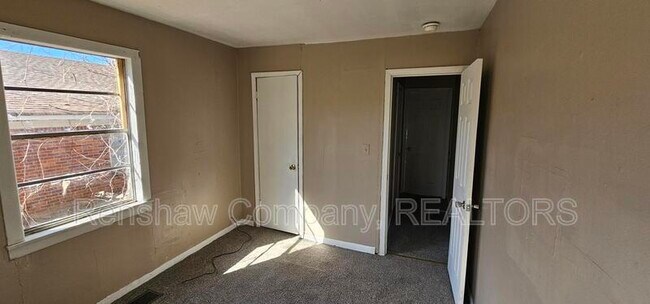 Building Photo - 116 N Rucker Ave