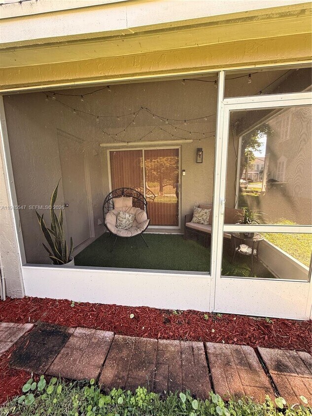 Foto del edificio - 8118 San Carlos Cir