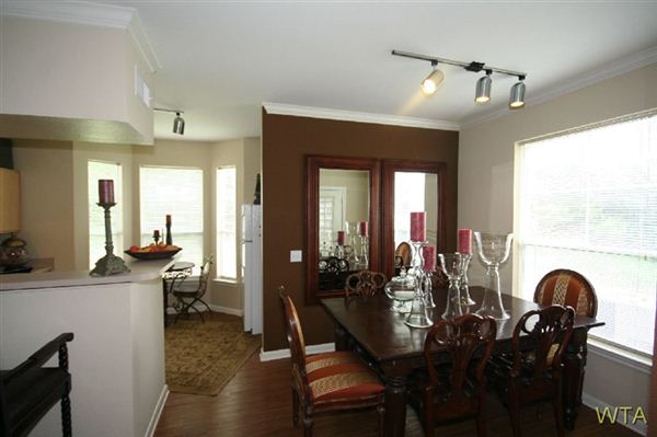 Building Photo - 500 E Stassney Ln