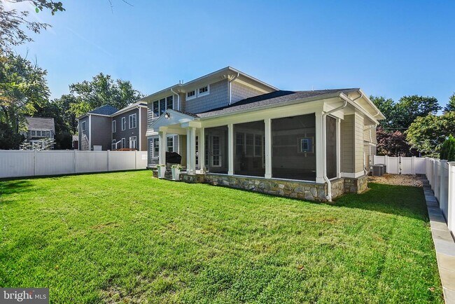 Building Photo - 8703 Bradmoor Dr