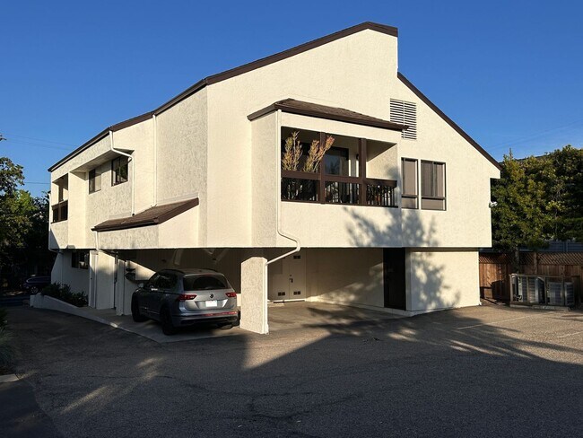Foto del edificio - 1616 Chapala St