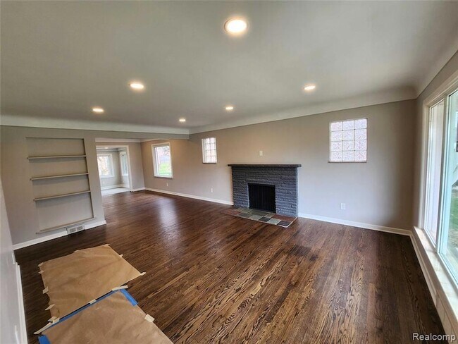 Foto del edificio - 15705 Juliana Ave