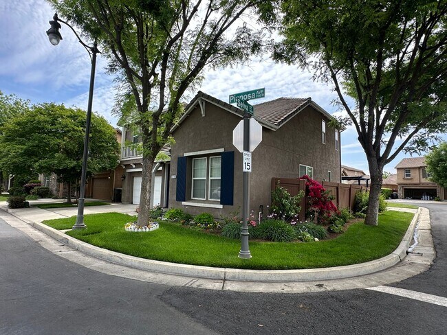 Foto del edificio - Two story home located in the Villas At Be...