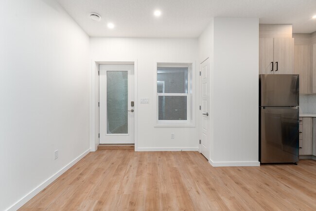 Photo du bâtiment - 11935-11124 124 St