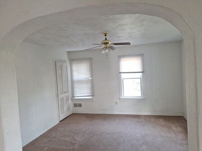 Foto del edificio - 126 N Maple Ave