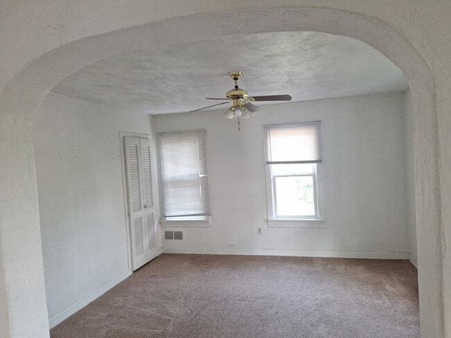 Building Photo - 126 N Maple Ave