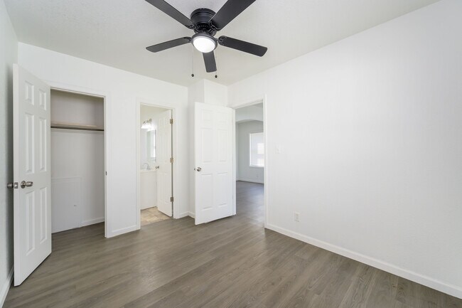 Foto del edificio - 836 N Oliver St