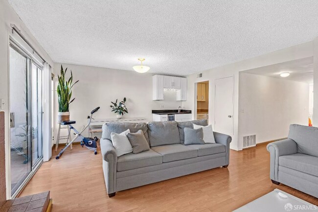 Foto del edificio - 3550 Carter Dr