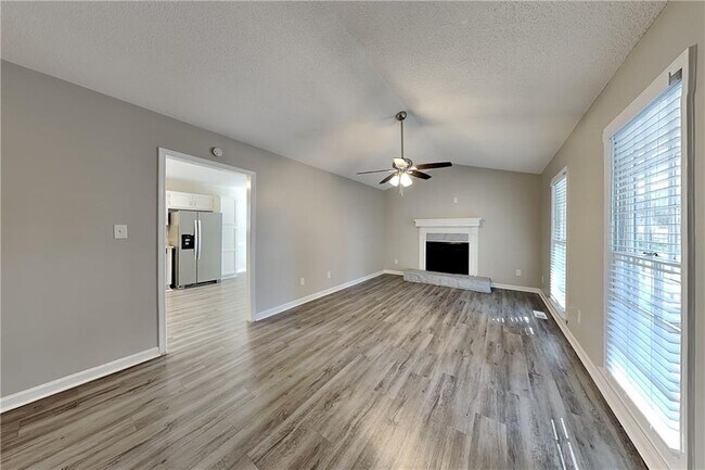 Building Photo - 379 Sumer Ln N