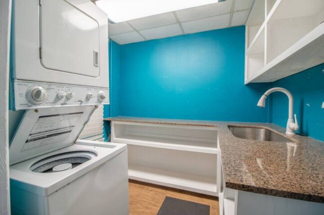 Foto del edificio - 3120 Peel Ave