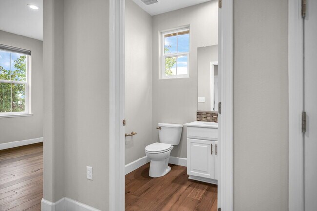 Foto del edificio - Available now | 3 bedroom + office | 3 full bath | Solar