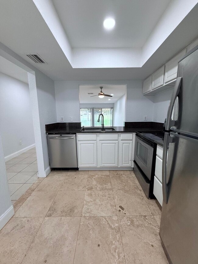 Building Photo - 9640 Oakburst Ln