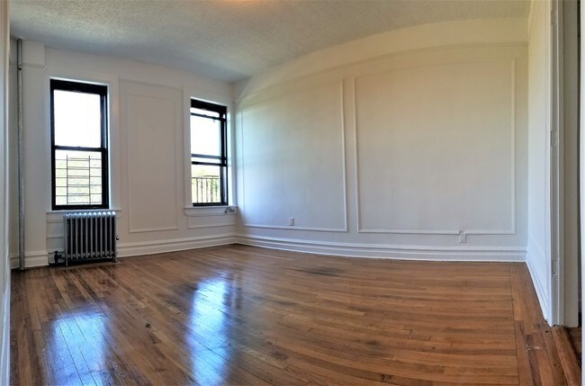 Building Photo - 1 Parade Pl