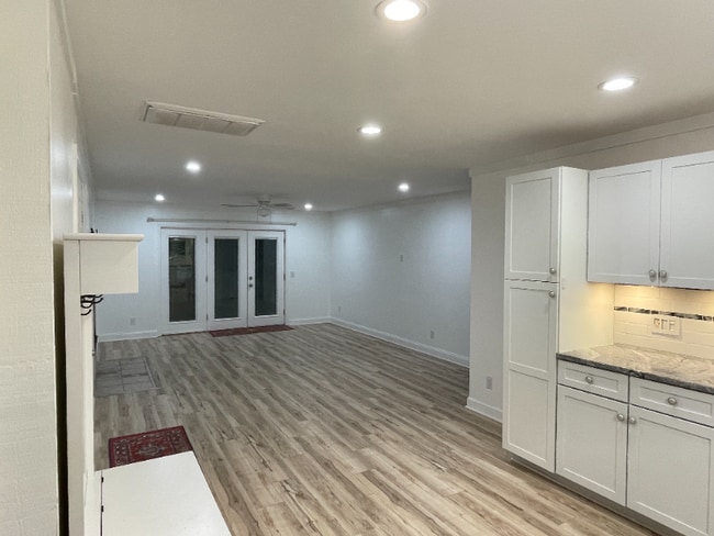 Building Photo - 44 Salt Marsh Dr