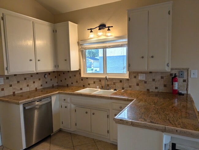 Building Photo - 27124 Cabrera Ave