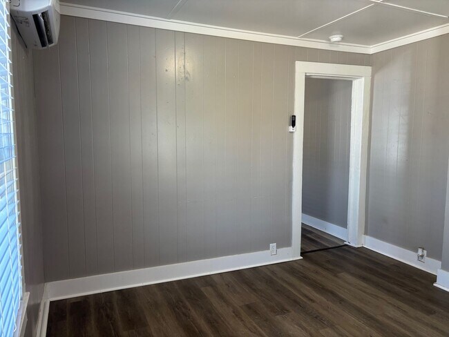 Building Photo - 1095