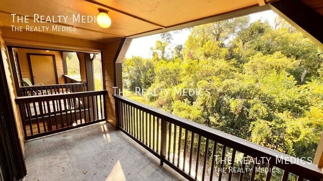 Building Photo - 415 Lakepointe Dr