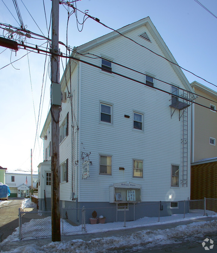 Building Photo - 193 Snell St