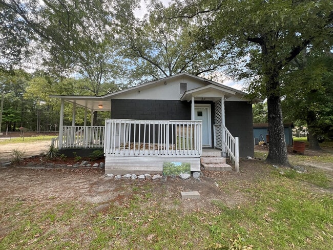 Building Photo - 1900 River Birch Dr