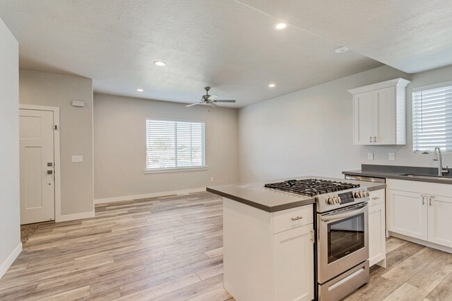 Building Photo - 808 S 1710 E