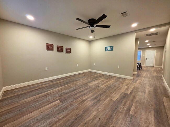 Foto del edificio - 3913 Chenault St