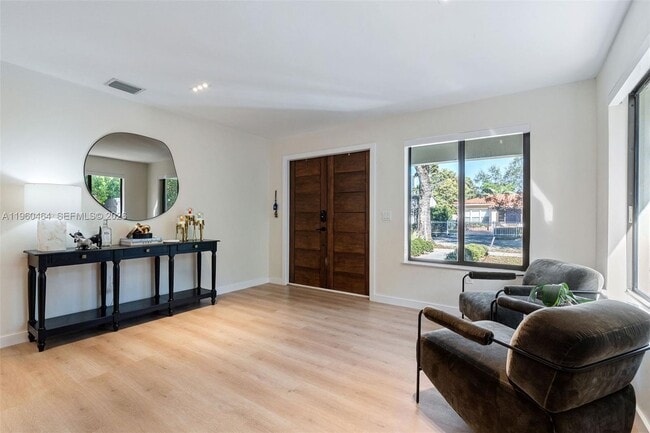 Foto del edificio - 6246 SW 10th St